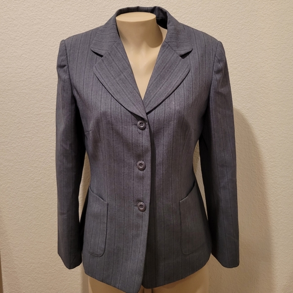 Gray stripe 3 button closure lined blazer 10 - Picture 5 of 11